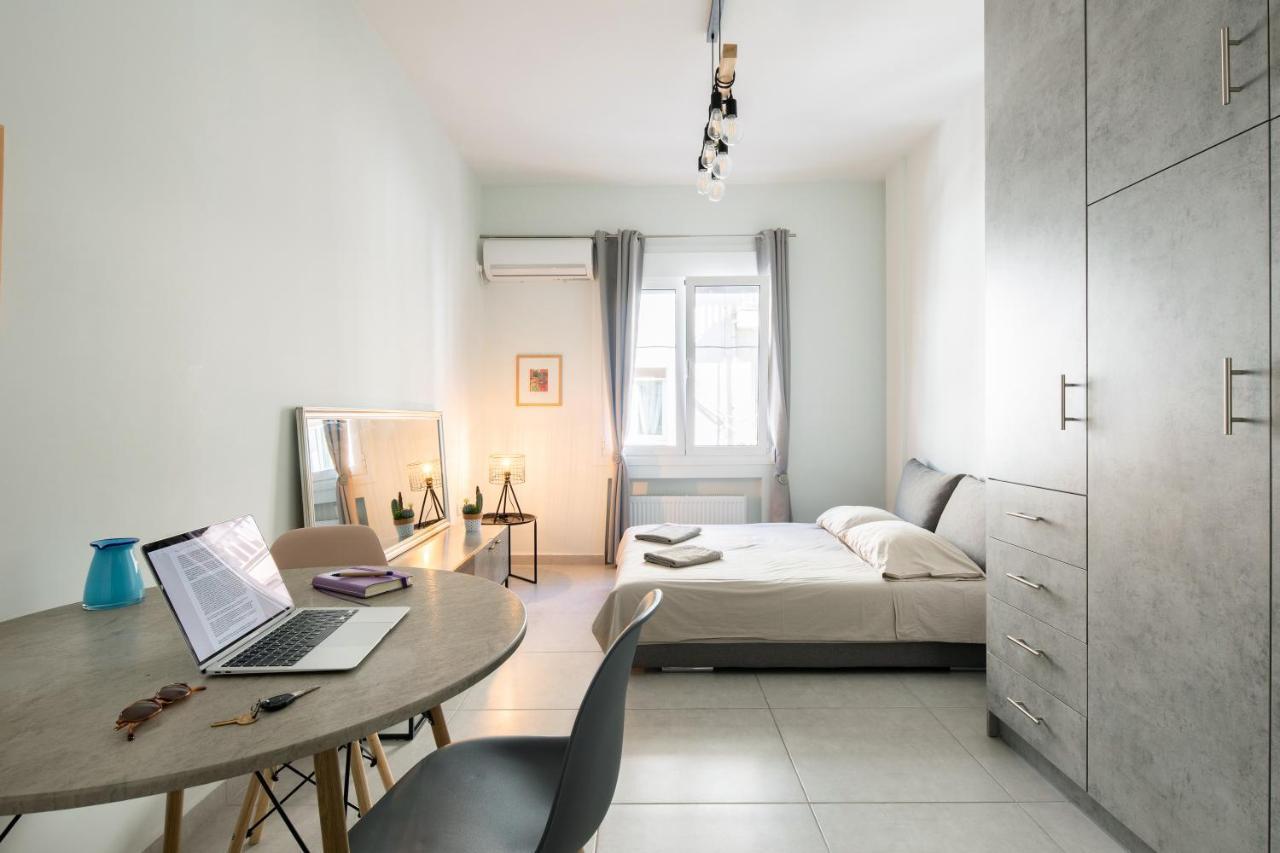 Newly Renovated Cozy Studio Downtown アテネ エクステリア 写真
