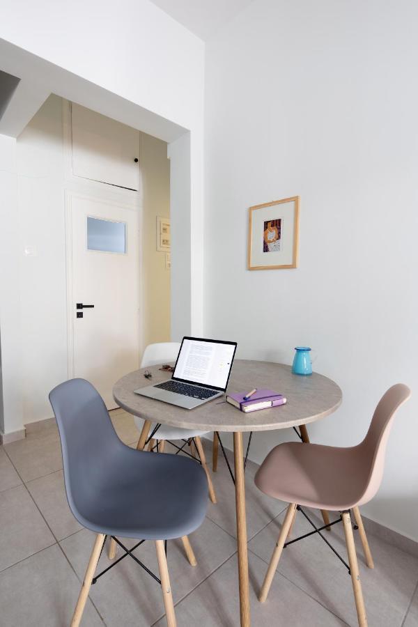 Newly Renovated Cozy Studio Downtown アテネ エクステリア 写真