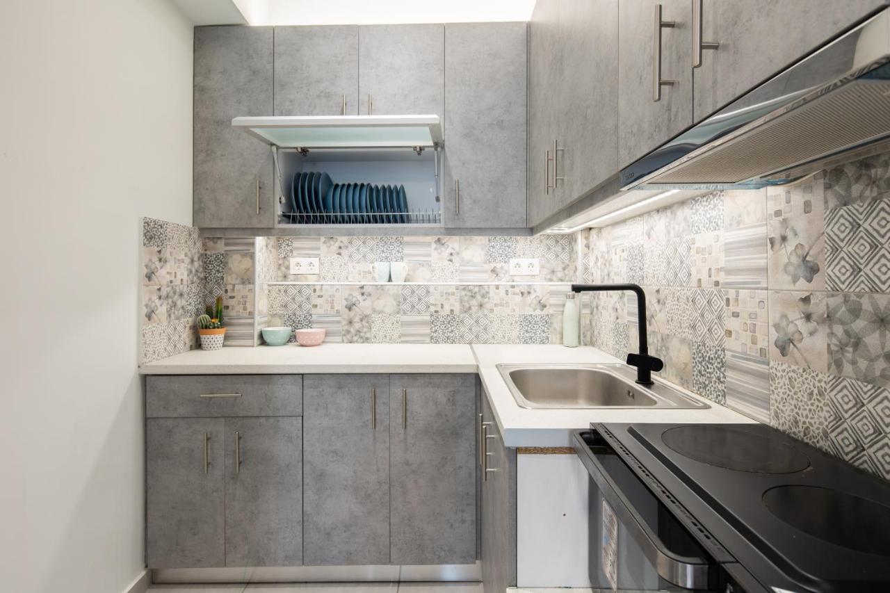 Newly Renovated Cozy Studio Downtown アテネ エクステリア 写真